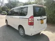 Toyota Noah 2011 Nyeupe - 4