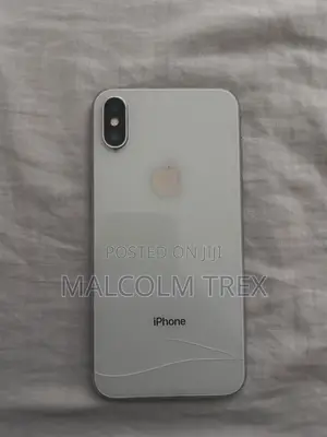 Apple iPhone X 256GB Nyeupe