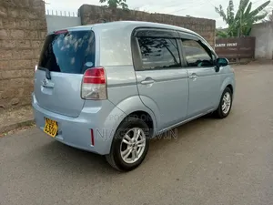 Toyota Spade 2015 Bluu