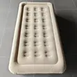 Airbed ya Kujipuliza na Pump Iliyojengewa Ndani (190x101x38cm) - 2
