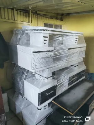 Kikasha cha TV Nyeupe chenye Droo