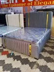 Kitanda cha Kisasa cha Upholstered chenye Njia za Wima - 2