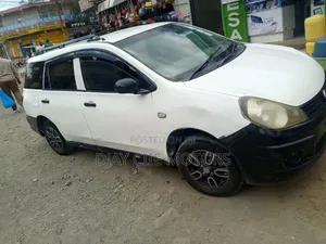 Nissan Advan Nyeupe 2010