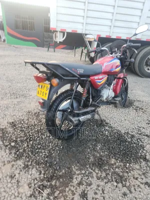 Bajaj Boxer 150 UG 2024 Nyekundu