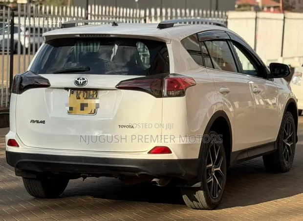 Toyota RAV4 2015 Nyeupe - 1