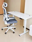 Meza Nyeupe ya Ofisi ya Umeme inayoweza Kurekebishwa Urefu na Kiti cha Ofisi cha Mesh chenye Ergonomic - 2
