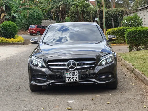 Mercedes-Benz C200 2014 Kahawia - 1
