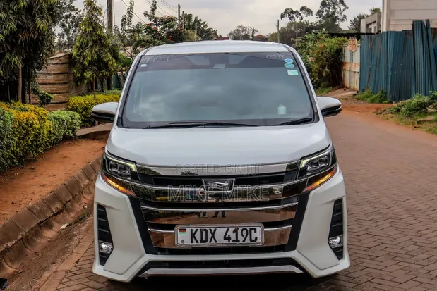Toyota Noah 2.0 FWD (7 Seater) 2018 White - 1