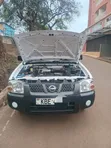 Nissan Hardbody NP300 2007 Nyeupe - 3