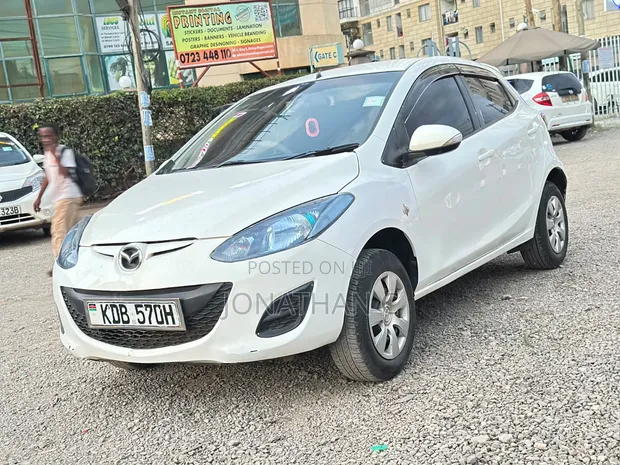 Mazda Demio 2013 Nyeupe - 1
