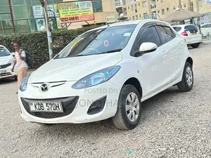 Mazda Demio 2013 Nyeupe