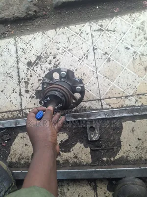 Toyota Voxy/Noah Rear Hub (2WD)
