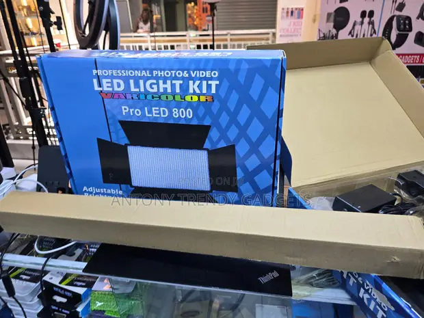 Varicolor Pro LED 800 Studio Light Kit with Stand - 1