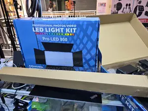 Varicolor Pro LED 800 Studio Light Kit with Stand