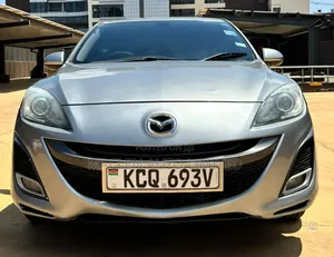 Mazda Axela 2011 Nyeupe