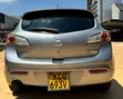Mazda Axela 2011 Nyeupe - 2