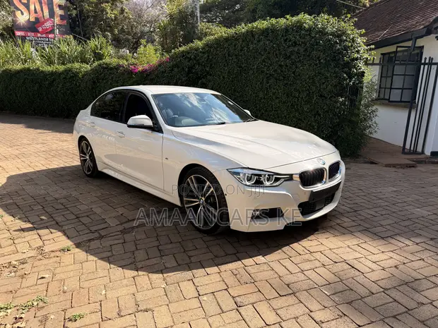 BMW 320i 2019 White - 1