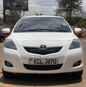 Toyota Belta 2010 Nyeupe