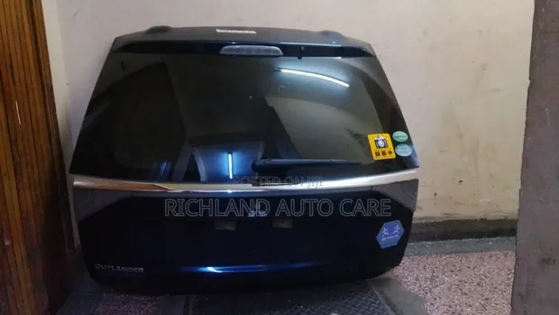 Mitsubishi Outlander Rear Gate - 1