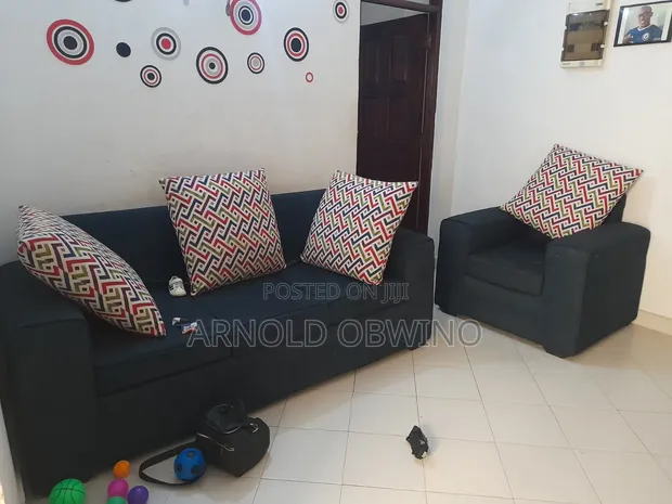 Sofa ya Seater 7 Inauzwa - 1
