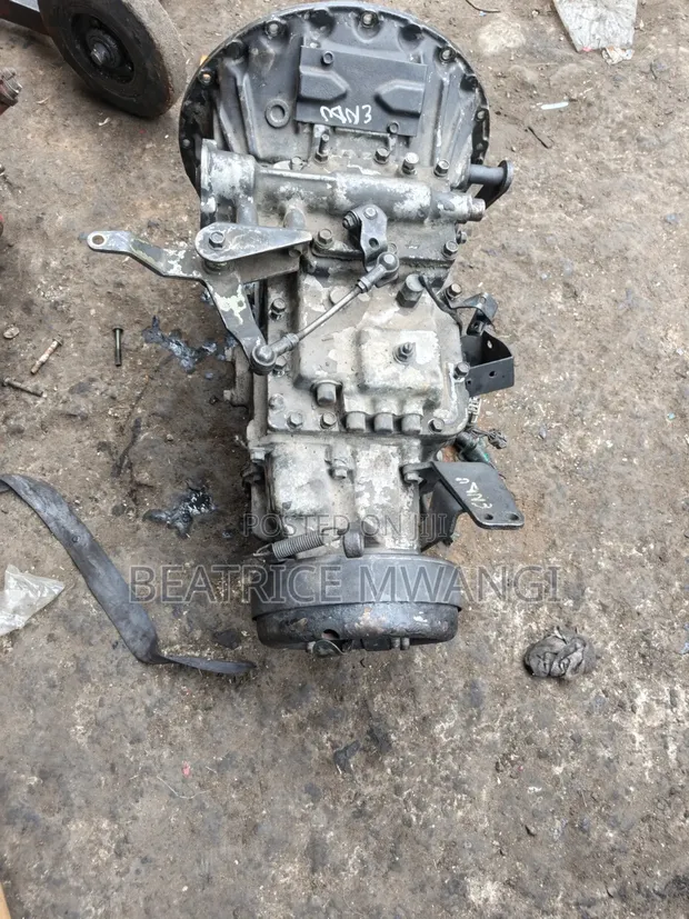 Gearbox ya Isuzu FRR - 6 Speed - 1