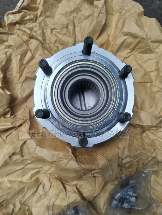 Nissan NP300 Hardbody Free Hub - 1