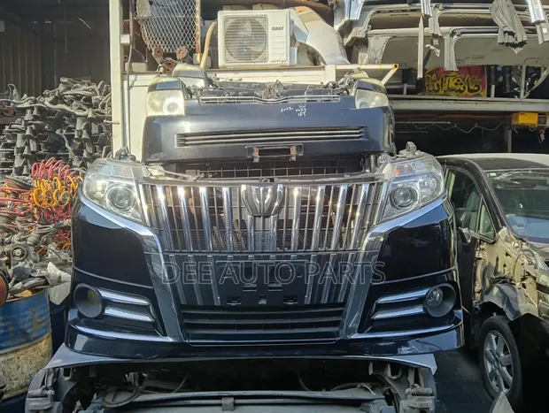 Toyota Esquire Bumper, Headlights, Bonnet, Grill - 1