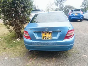 Mercedes-Benz C200 2011 Bluu