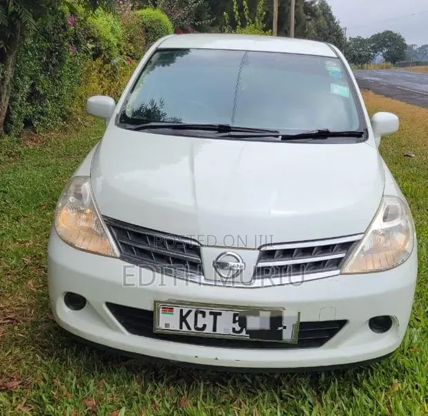 Nissan Tiida 2011 White - 1
