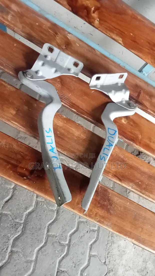 Nissan Dualis Bonnet Hinges (Used) - 1