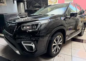 Subaru Forester Premium AWD 2019 Nyeusi
