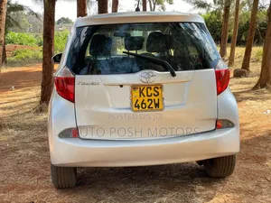 Toyota Ractis 2011 Nyeupe