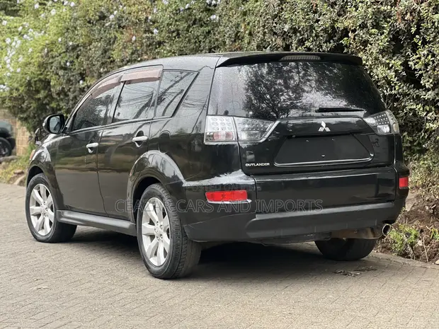 Mitsubishi Outlander XLS 2011 Nyeusi - 1