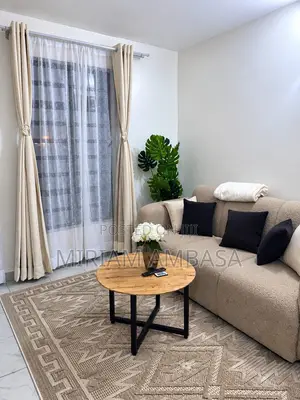 Airbnb ya Chumba 1 chenye Samani Nakuru na WiFi & Balkoni Binafsi