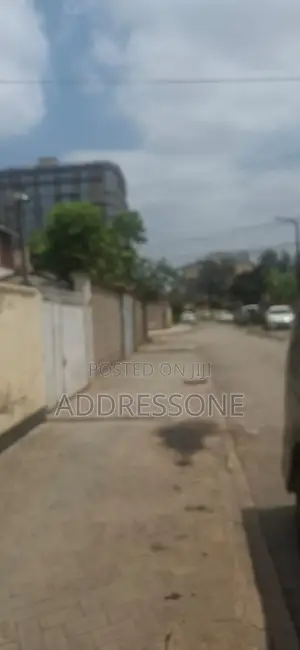 4 Bedroom House with SQ for Sale in South B