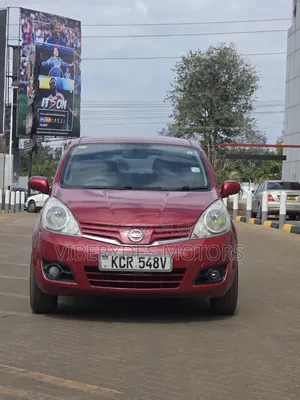 Nissan Note 2011 Rangi ya Maroon