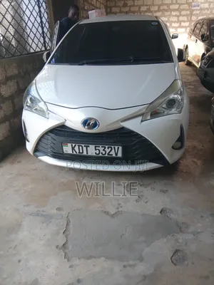 Toyota Vitz Hybrid 2017 White