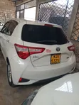 Toyota Vitz Hybrid 2017 White - 3