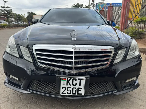 Mercedes-Benz E250 2012 Black - 1