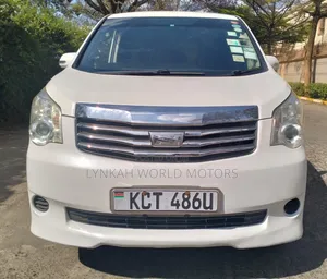 Toyota Noah 2012 Nyeupe