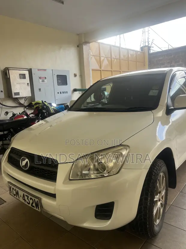 Toyota RAV4 2011 Nyeupe - 1