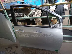 Toyota Vitz Juwella Front Right Door (Used)