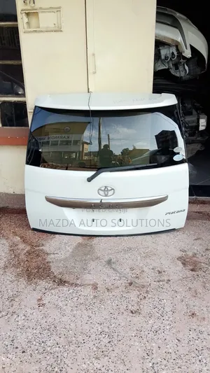 Toyota Isis Boot - Used