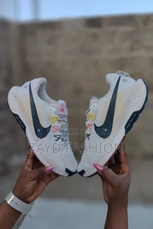 Nike Trail 5 Cream Sneakers
