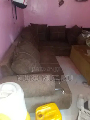 L-Shaped Sofas - Used