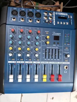 Yamaha Mixer Sauti ya Channel 4
