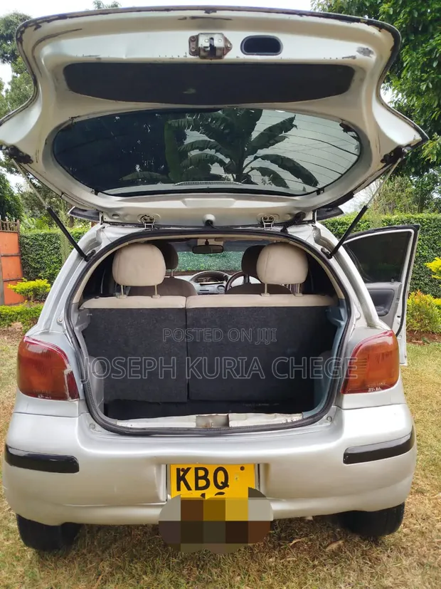 Toyota Vitz 2005 Nyeupe - 1