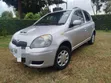 Toyota Vitz 2005 Nyeupe - 3