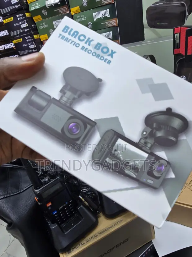 Dashcam ya Gari ya Kamera 3 na G Sensor, Parking Mode & Night Vision - 1