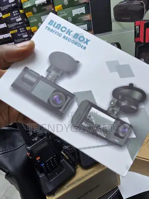 Dashcam ya Gari ya Kamera 3 na G Sensor, Parking Mode & Night Vision